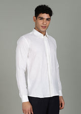 Man wearing a 100% pure linen white full sleeve shirt in 44 LEA on a gray background