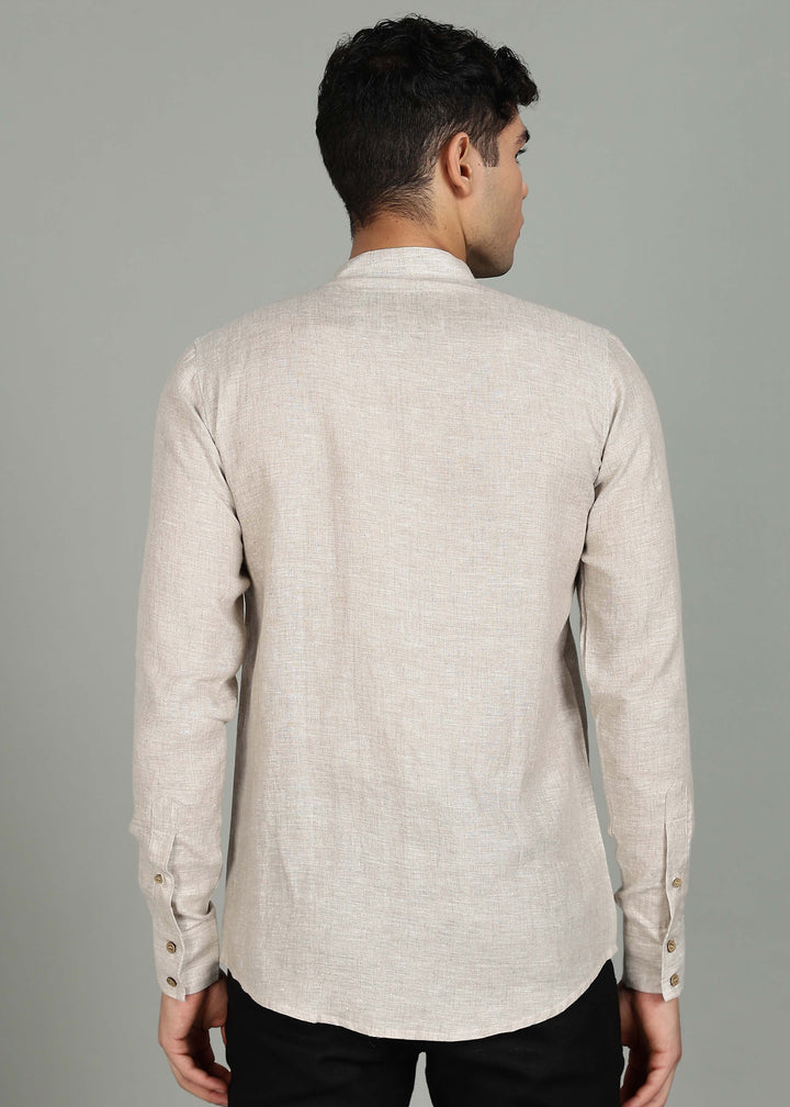 Man wearing a 100% pure linen ecru full sleeve shirt in 60 LEA against a gray background