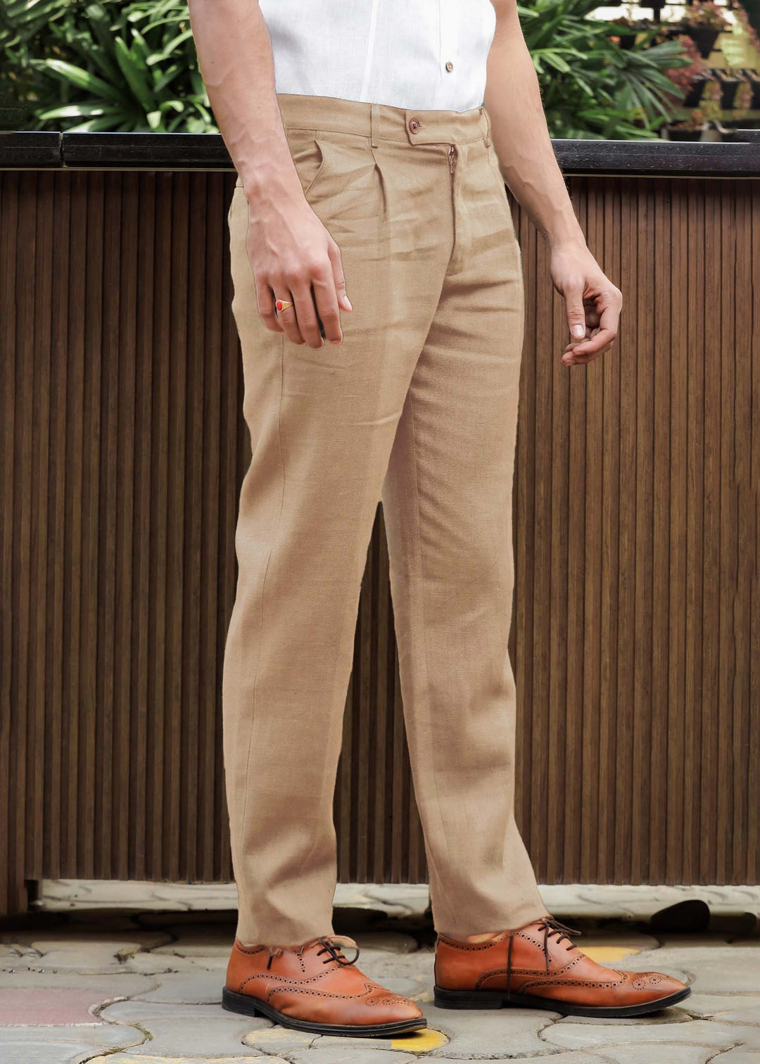 Hal Classic Pleated Pure Linen Trousers - Light Hazelnut Brown