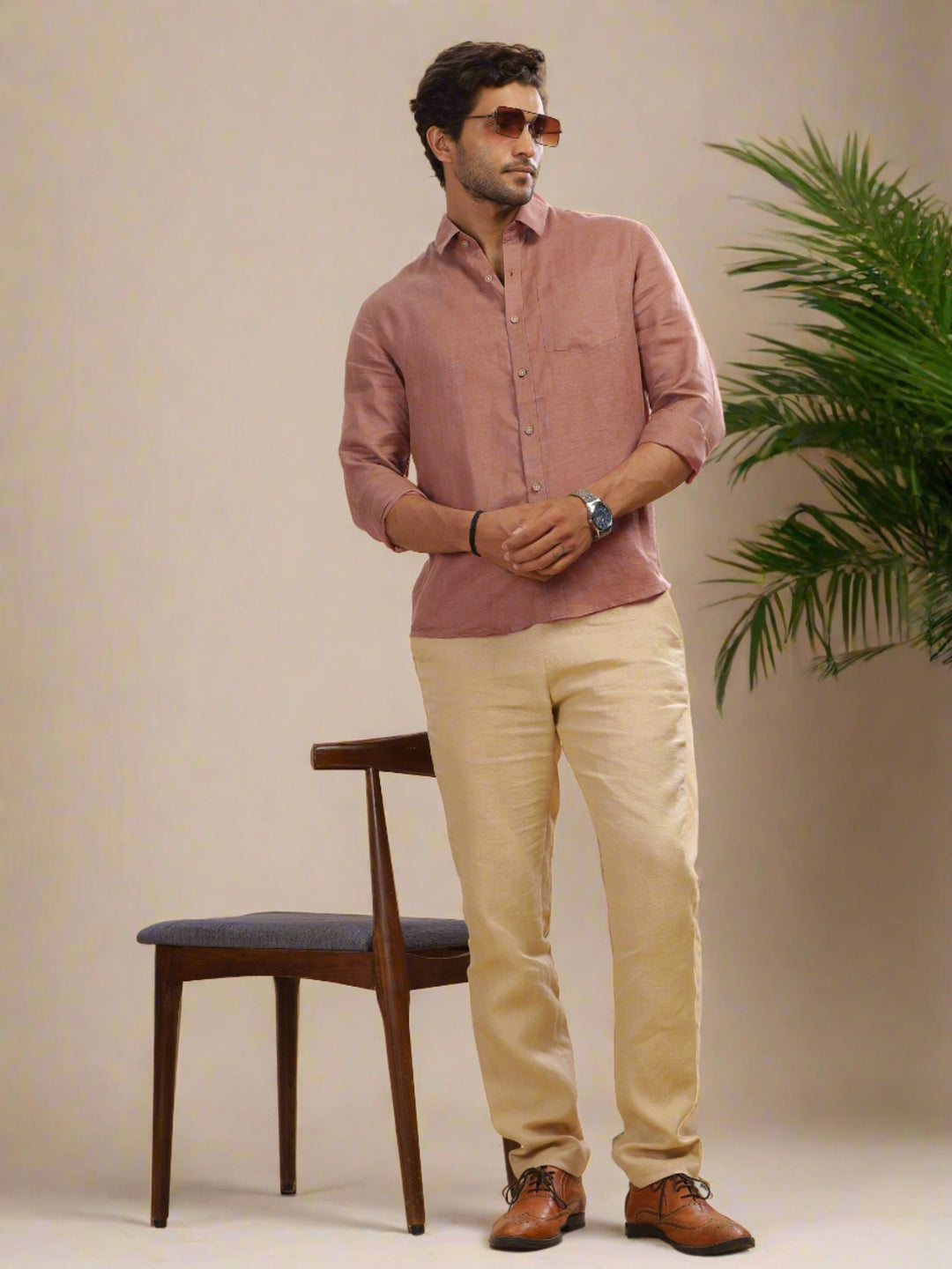 Man wearing a 100% pure linen fondue pink full sleeve shirt