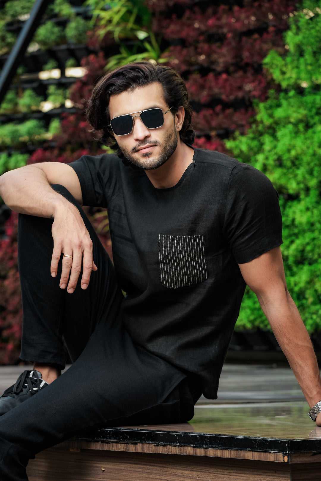 Simon - Pure Linen Stitch Detail Short Sleeve T-Shirt - Black