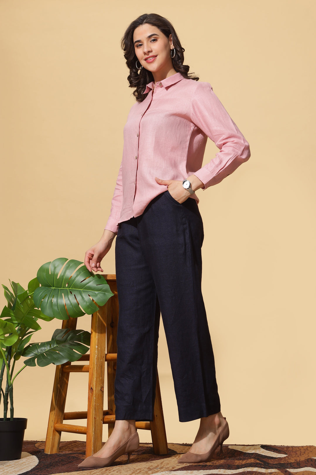 what color pants with pink shirt for ladies