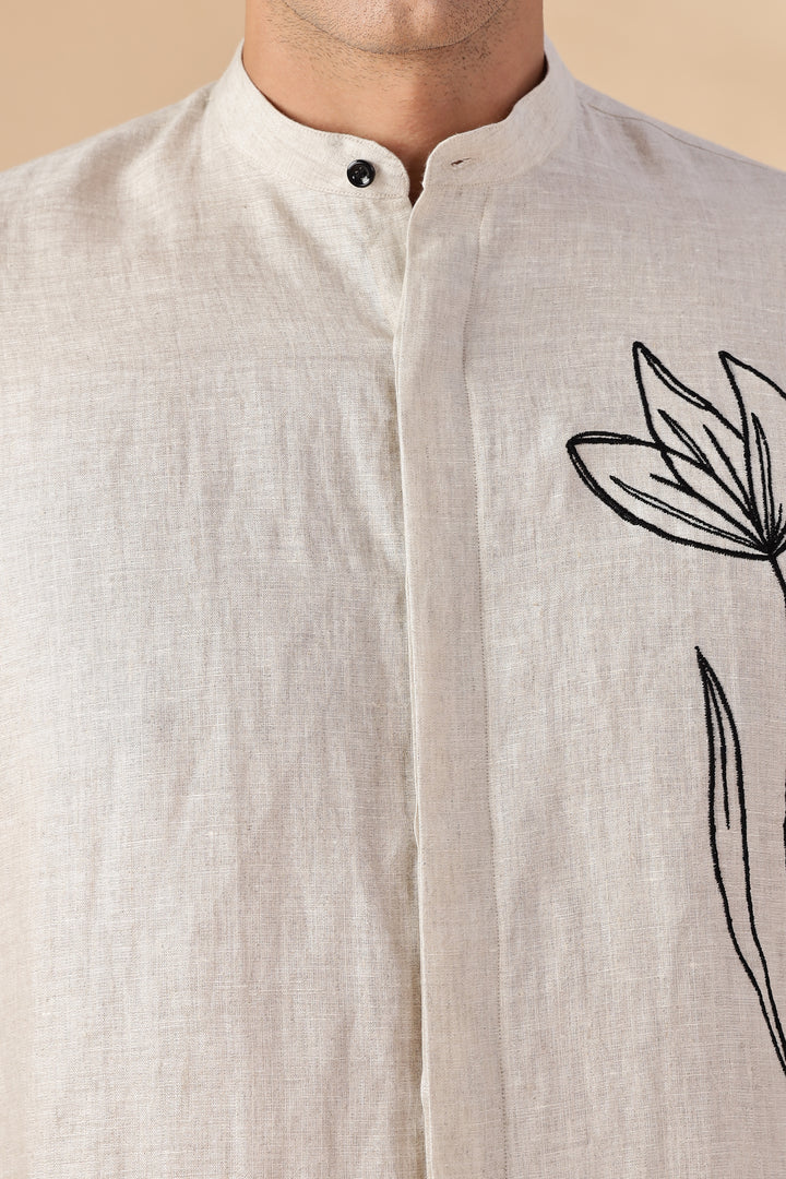 Amari - Pure Linen Short Sleeve Shirt with Floral Embroidery - Ecru