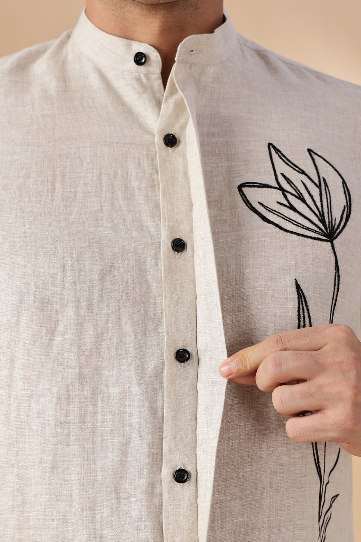 Amari - Pure Linen Short Sleeve Shirt with Floral Embroidery - Ecru