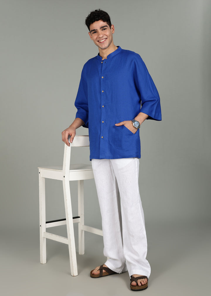 Man wearing a 100% pure linen egyptian blue short kurta in 60 LEA with a gray background