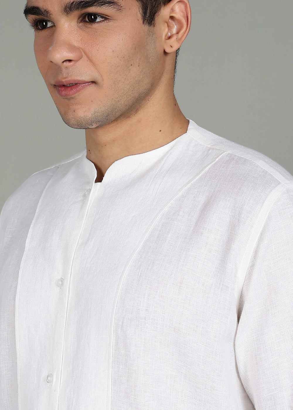 Man wearing a 100% pure linen white long-sleeve kurta in 44 LEA against a gray background