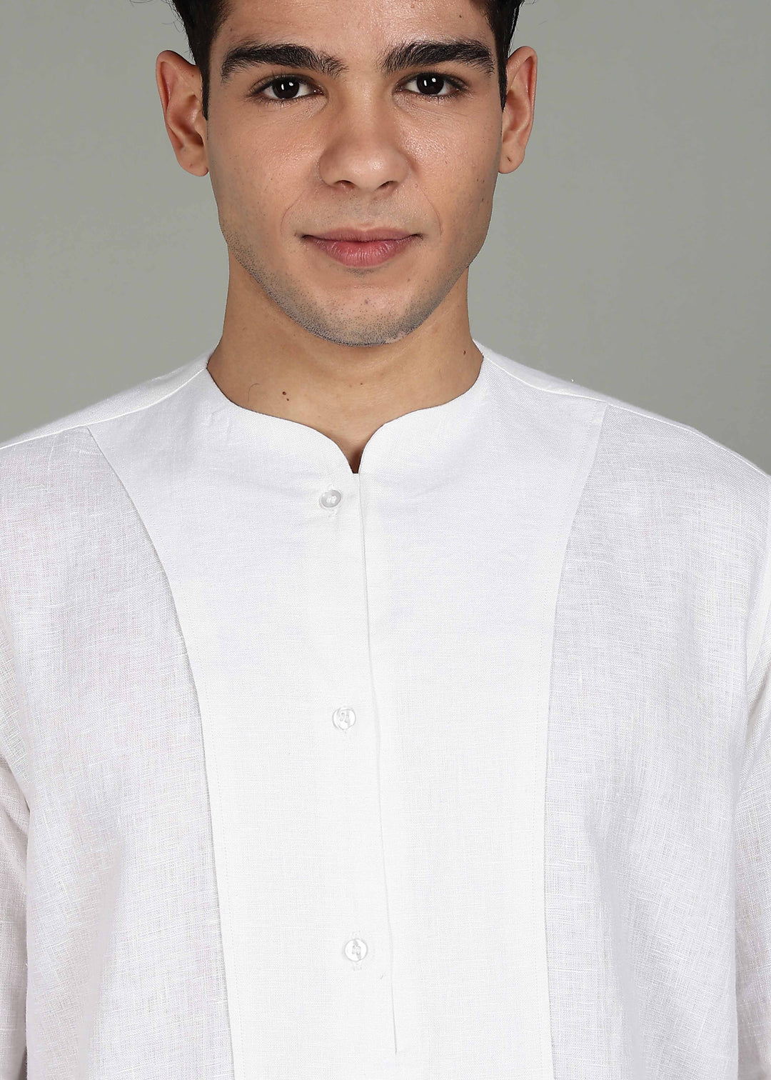 Man wearing a 100% pure linen white long-sleeve kurta in 44 LEA against a gray background