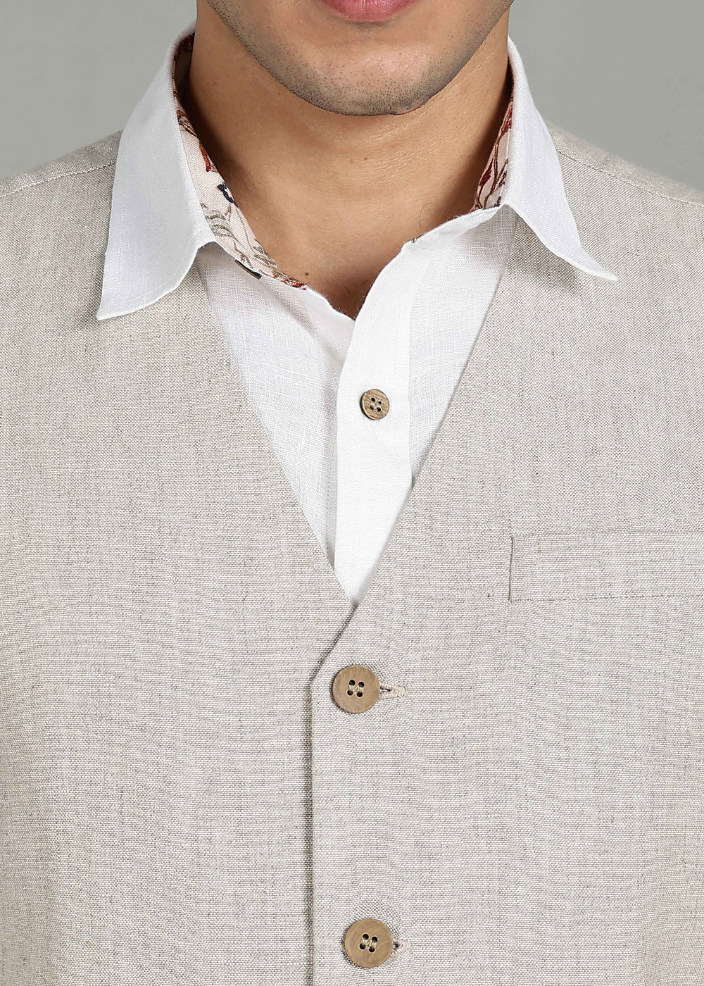 Man wearing a 100% pure linen ecru waistcoat in 25 LEA over a white shirt against a gray background