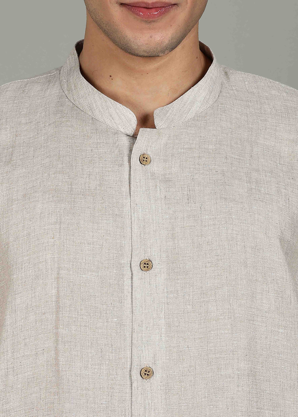 Man wearing a 100% pure linen ecru short kurta in 60 LEA with a gray background