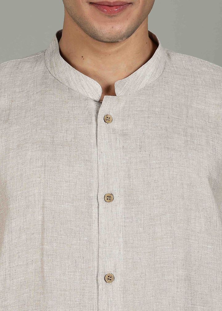 Man wearing a 100% pure linen ecru short kurta in 60 LEA with a gray background