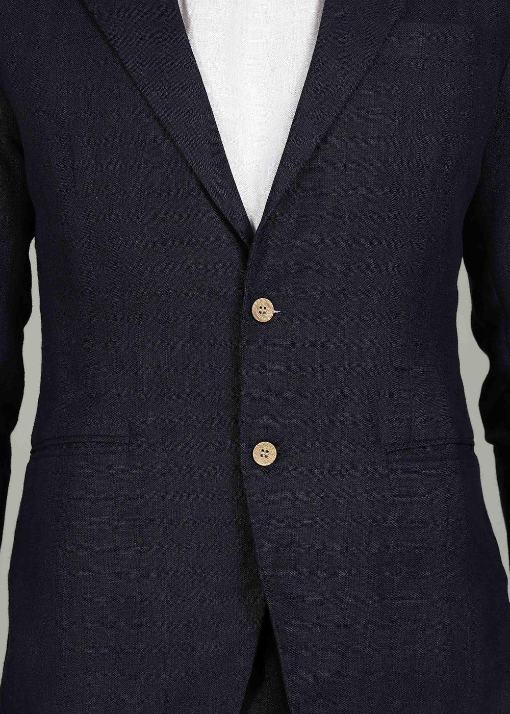Man wearing a 100% pure linen regal blue jacket in 25 LEA over a white shirt on a gray background