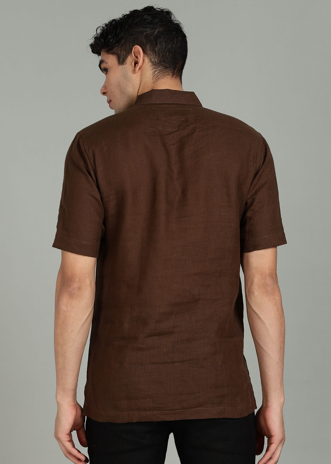 Man wearing 100% 60 LEA Linen Coffee brown T - Shirt in an indoor grey background.