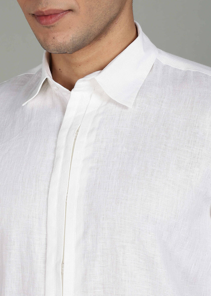 Man wearing a 100% pure linen white full sleeve shirt in 44 LEA on a gray background