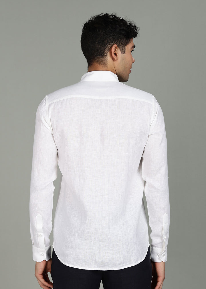Man wearing a 100% pure linen white full sleeve shirt in 44 LEA on a gray background