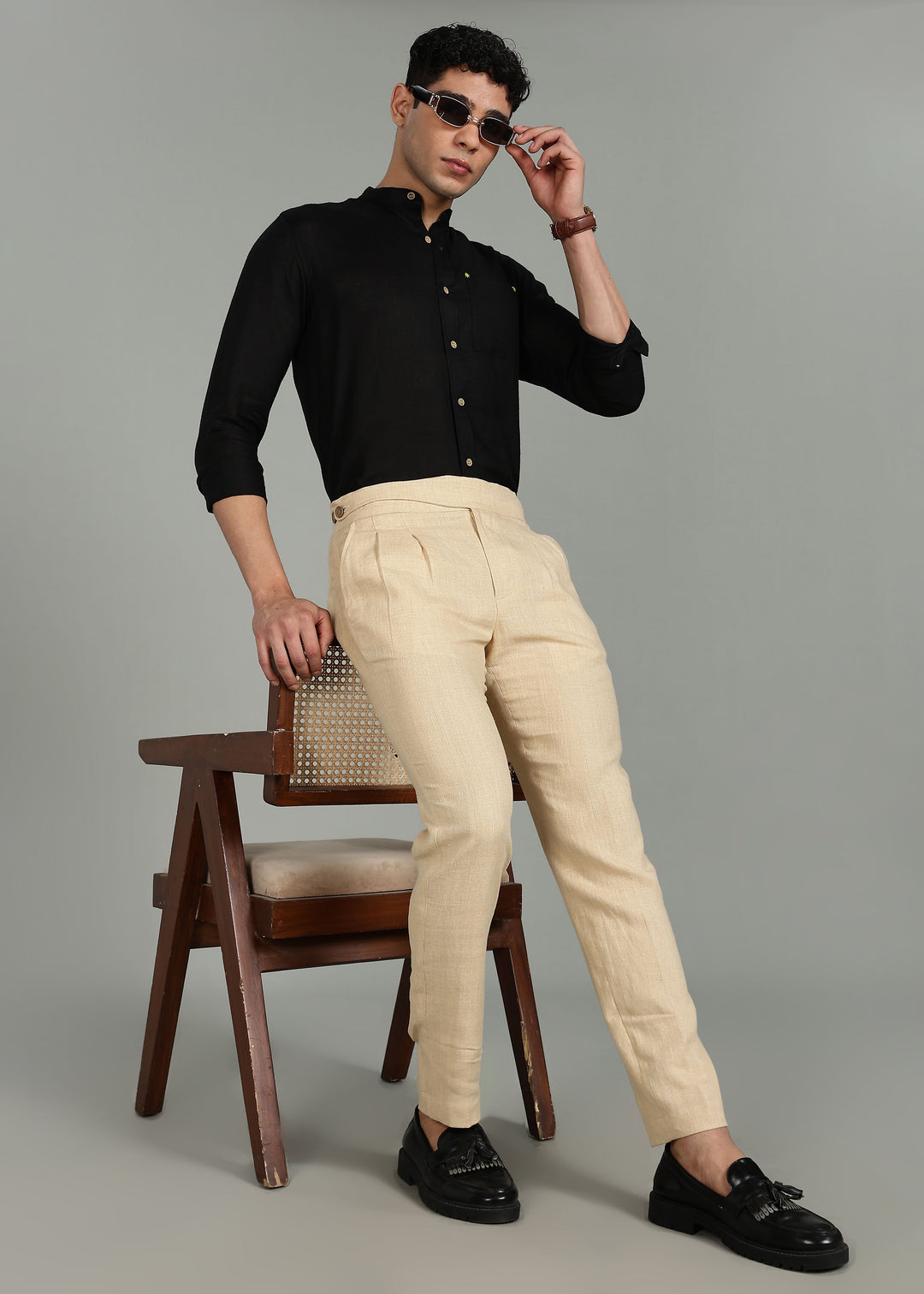 Man wearing 100% 25 LEA Capuccino Beige formal pants in an indoor grey background.