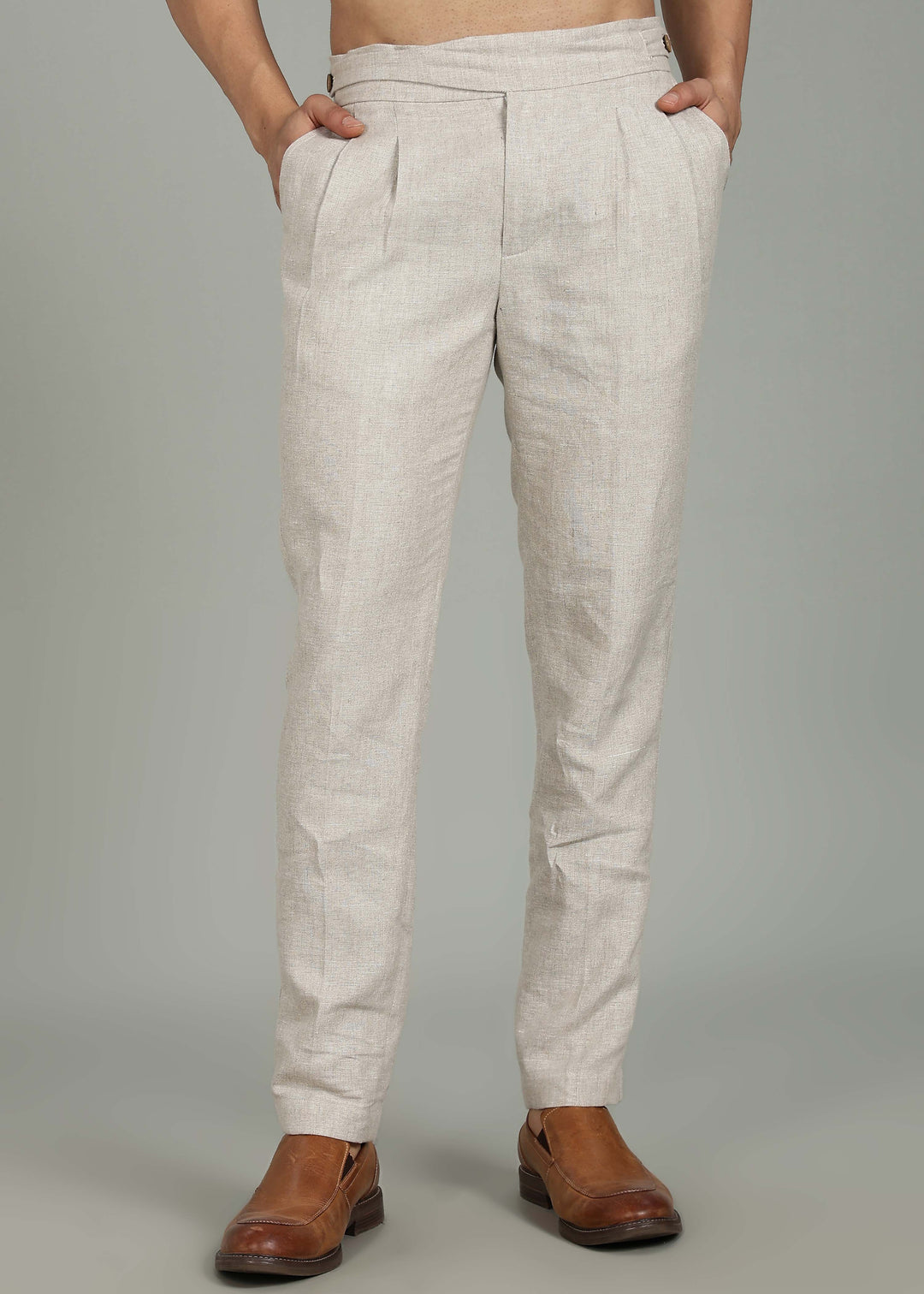 Man wearing 100% 25 LEA Ecru formal pants in an indoor grey background.