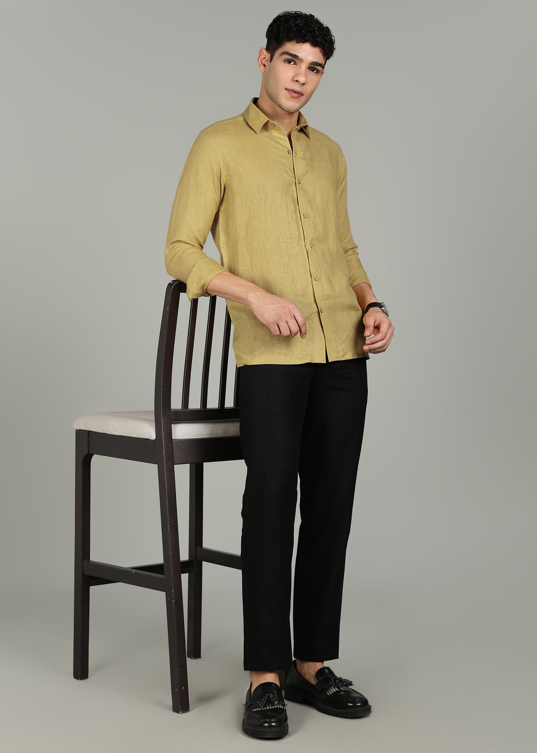 Man wearing a 100% pure linen sunburst yellow full sleeve shirt in 60 LEA against a gray background