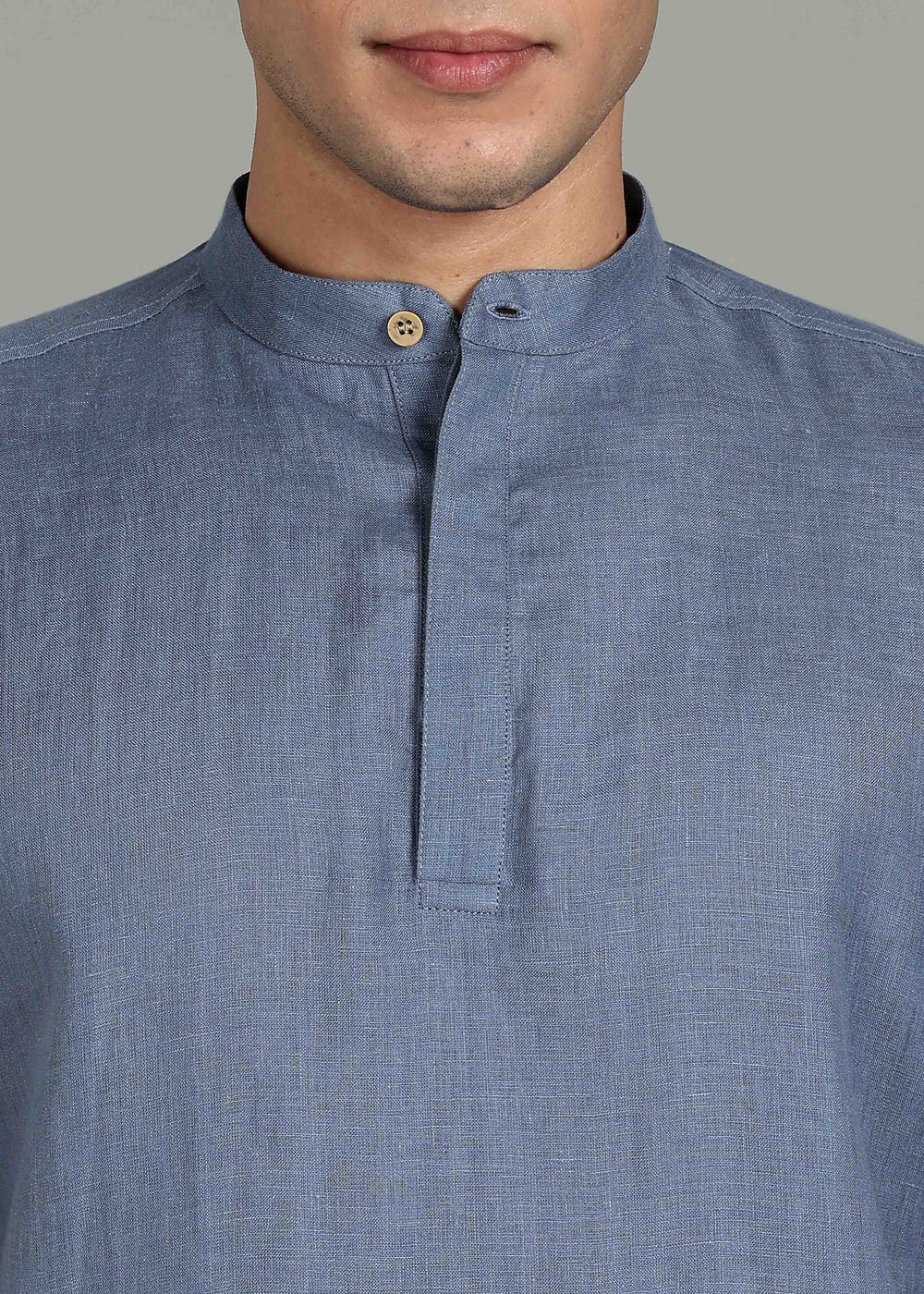 Man wearing 100% 60 LEA Blue grey Half sleeve Shirt in an indoor grey background.