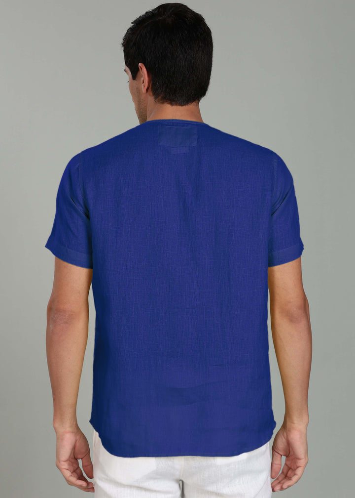 Man wearing a 100% pure linen egyptian blue t-shirt on a gray background