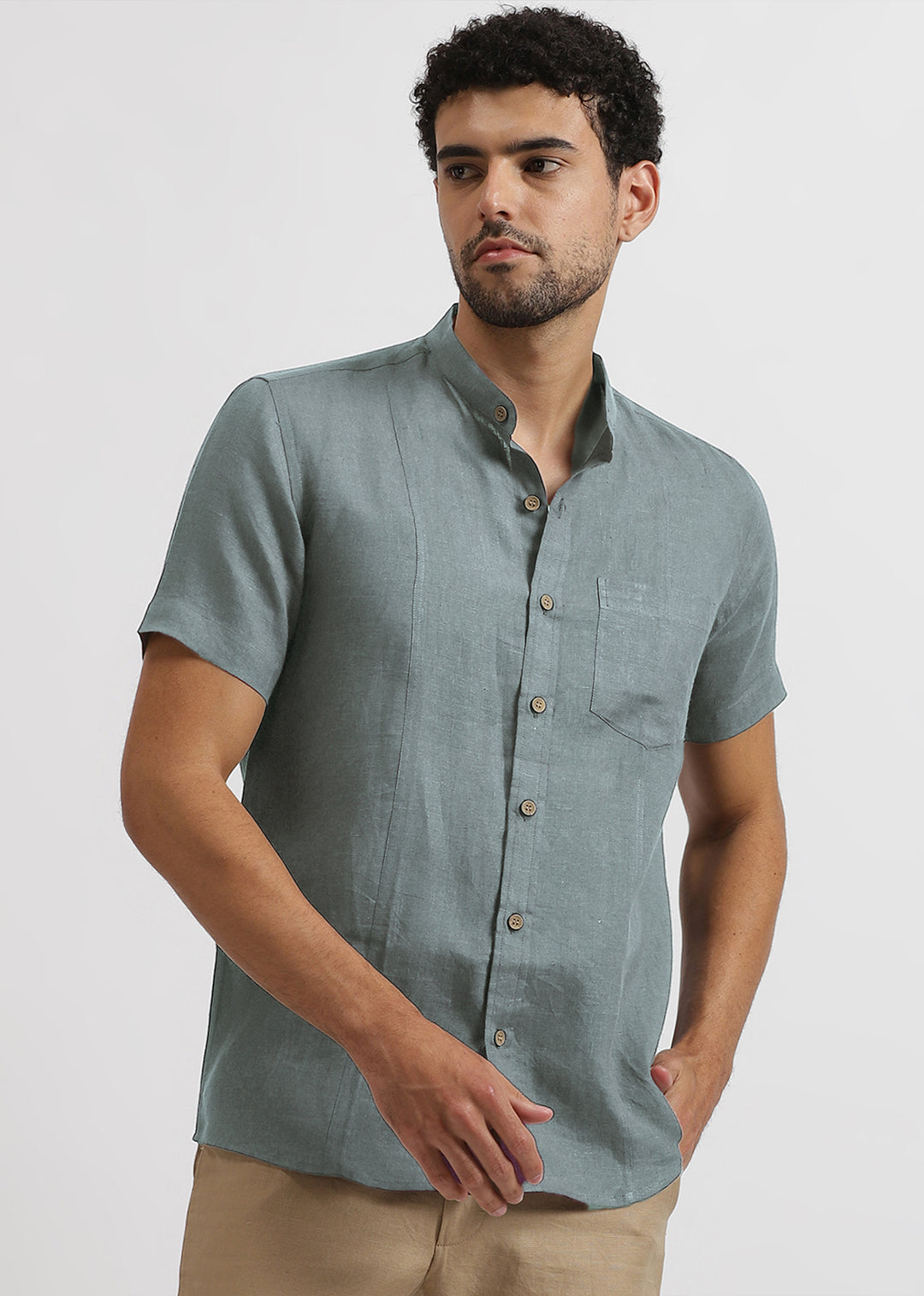 Man wearing a 100% pure linen mineral grey shirt on a white background