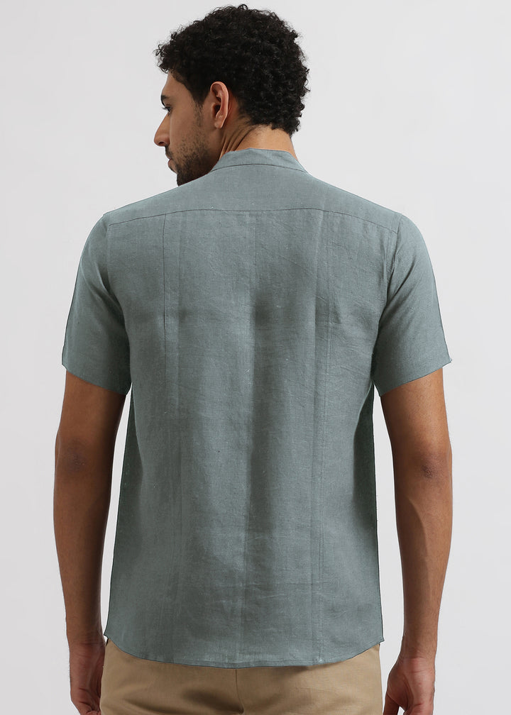 Man wearing a 100% pure linen mineral grey shirt on a white background