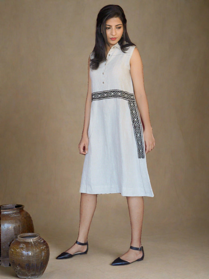 Vasamalli - Sleeveless Toda Embroidered Dress - Ecru