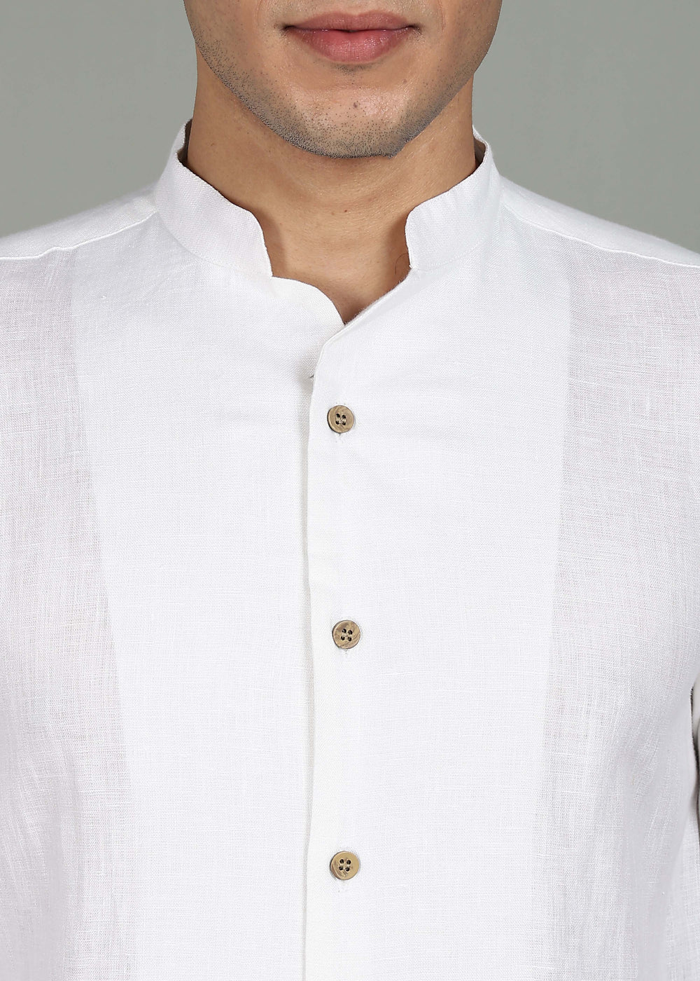 Man wearing a 100% pure linen white full sleeve shirt in 44 LEA with a gray background