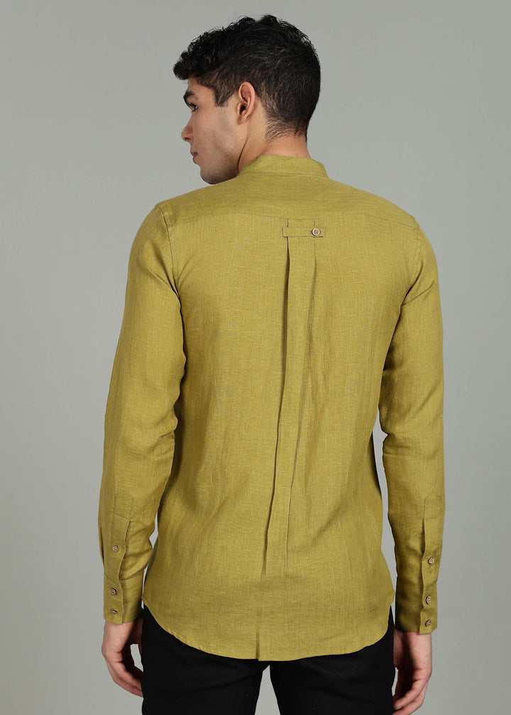 Man wearing 100% pure linen sap green full sleeve shirt in 60 LEA against a gray background