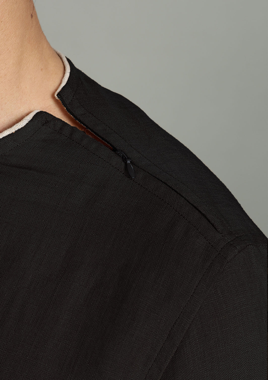 Bryn - Pure Linen Piping Detail T-Shirt with Pocket - Black