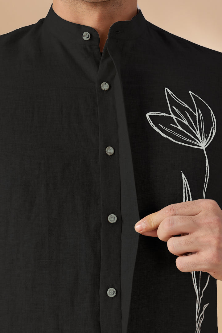 Amari - Pure Linen Short Sleeve Shirt with Floral Embroidery - Black