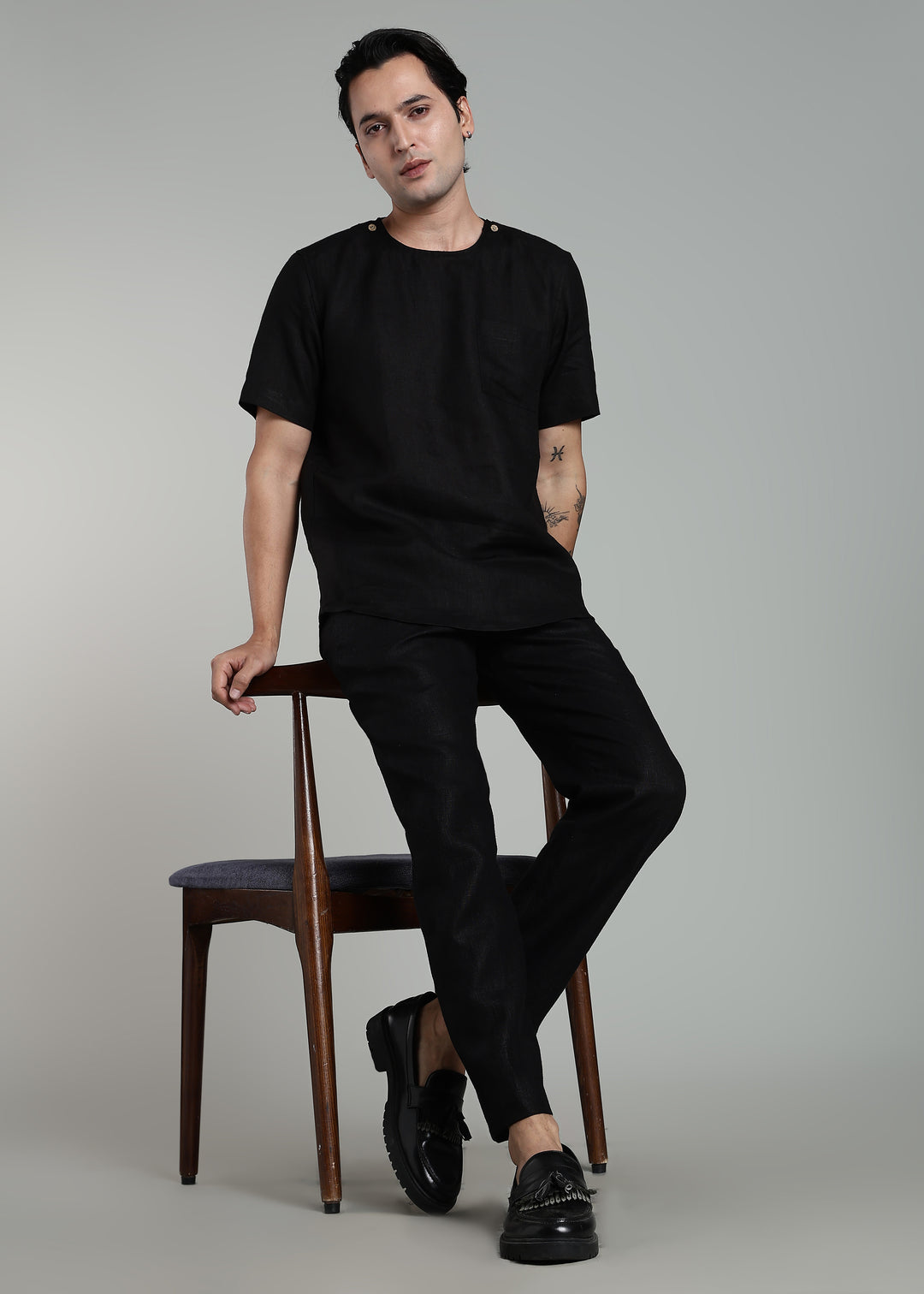 Nero - Pure Linen T-Shirt with Side Double Button Closure – Black