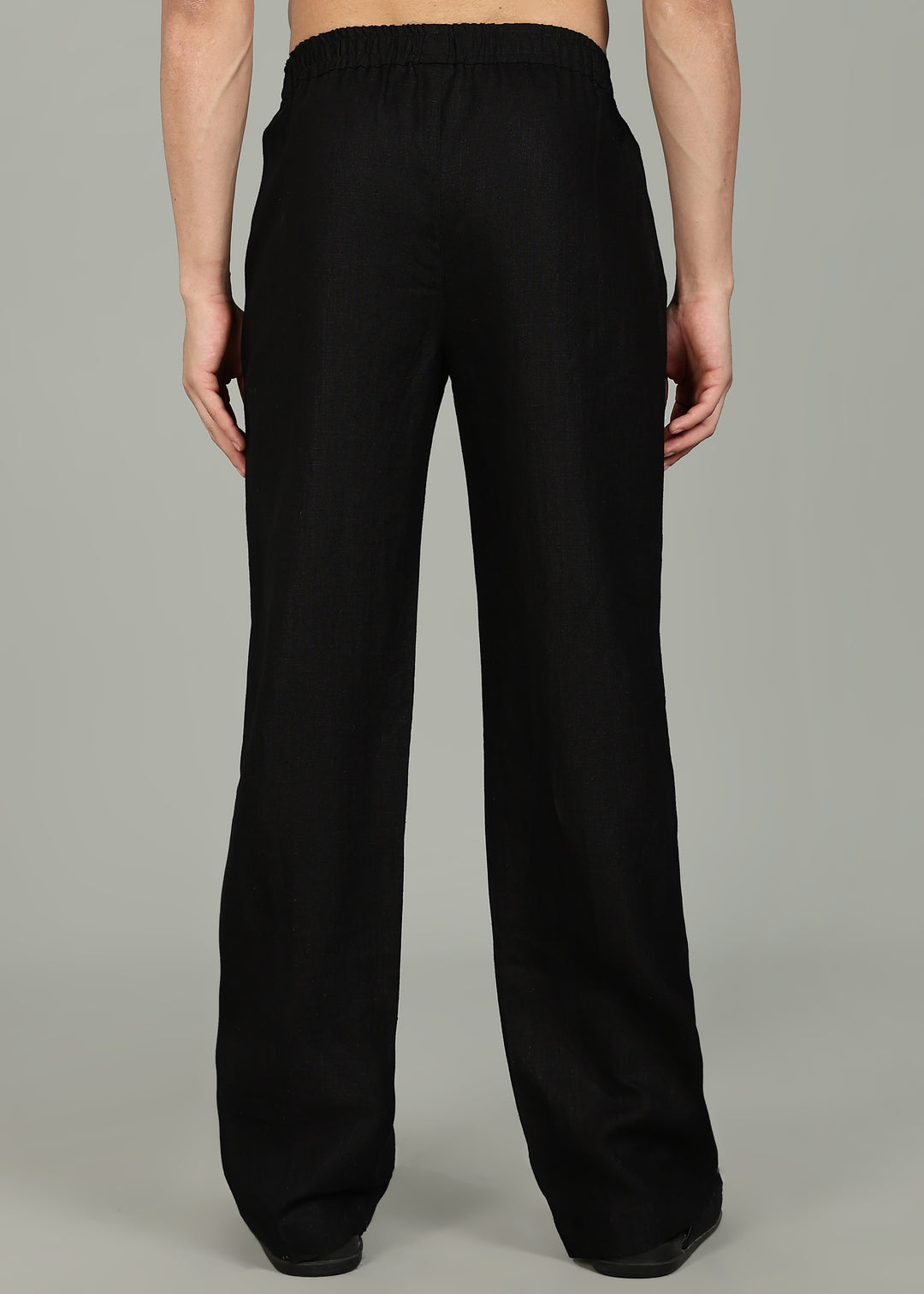 100% pure linen black pants in 25 LEA worn by a person on a gray background