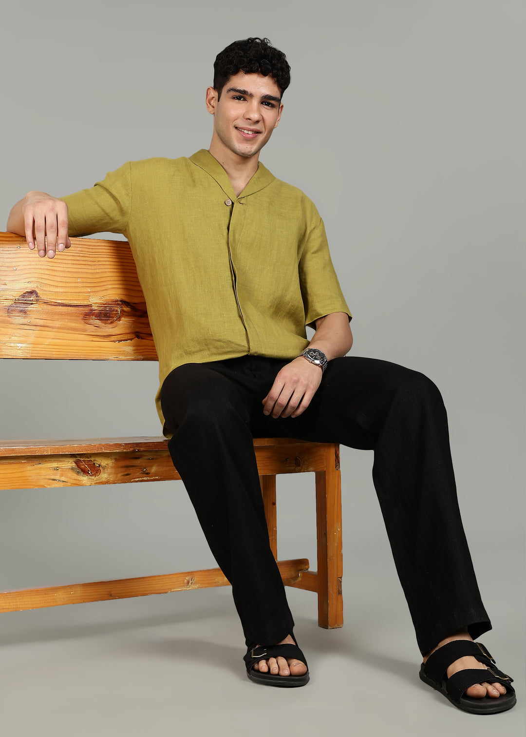100% pure linen black pants in 25 LEA worn by a person on a gray background